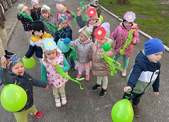 PRZEDSZKOLAKI WITAJĄ WIOSNĘ grafika