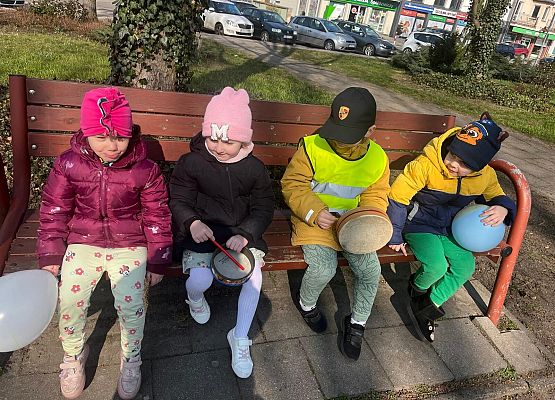 PRZEDSZKOLAKI WITAJĄ WIOSNĘ grafika