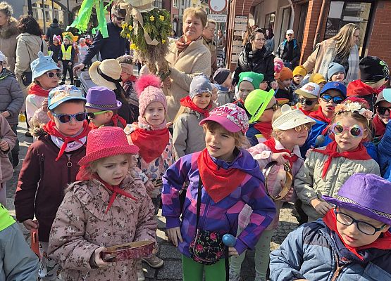 PRZEDSZKOLAKI WITAJĄ WIOSNĘ grafika