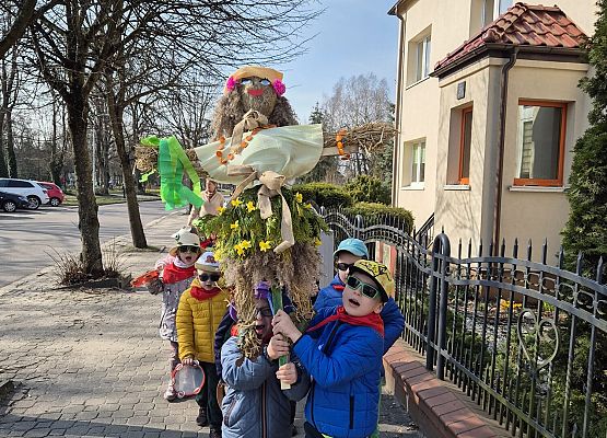 PRZEDSZKOLAKI WITAJĄ WIOSNĘ grafika