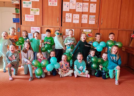 PRZEDSZKOLAKI WITAJĄ WIOSNĘ grafika