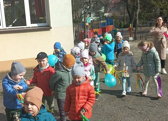 PRZEDSZKOLAKI WITAJĄ WIOSNĘ grafika