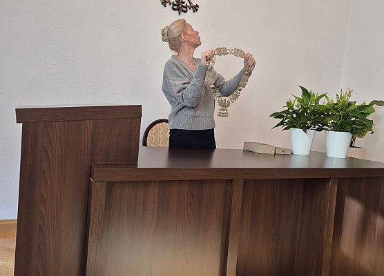 KOTKI  I  PSZCZÓŁKI  W  LĘBORSKIM  RATUSZU grafika