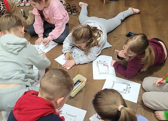 BIBLIOTEKA  NA  PSZCZÓŁKI  I  KOTKI  CZEKA grafika