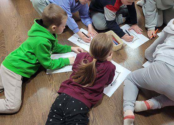 BIBLIOTEKA  NA  PSZCZÓŁKI  I  KOTKI  CZEKA grafika