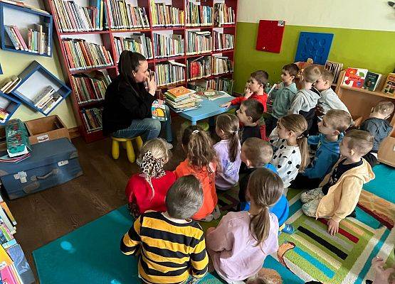 BIBLIOTEKA  NA  PSZCZÓŁKI  I  KOTKI  CZEKA grafika