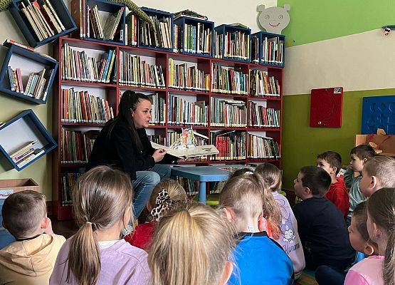 BIBLIOTEKA  NA  PSZCZÓŁKI  I  KOTKI  CZEKA grafika