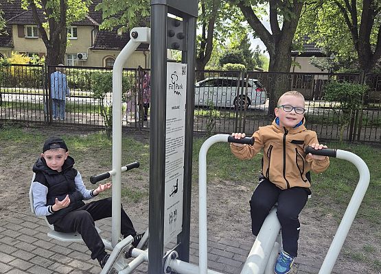 KOTKI ZWIEDZAJA TEREN SZKOŁY NR8 W LĘBORKU grafika