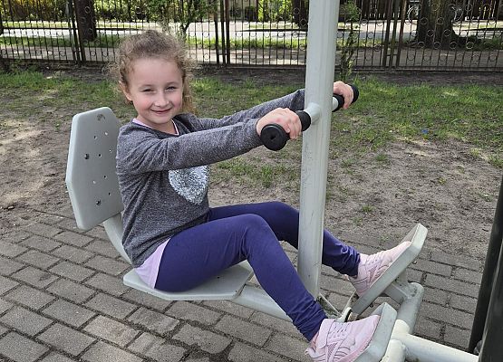 KOTKI ZWIEDZAJA TEREN SZKOŁY NR8 W LĘBORKU grafika