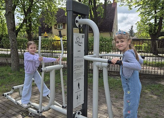 KOTKI ZWIEDZAJA TEREN SZKOŁY NR8 W LĘBORKU grafika