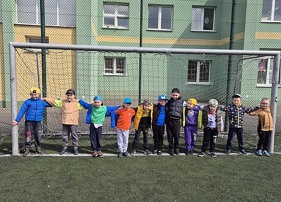 KOTKI ZWIEDZAJA TEREN SZKOŁY NR8 W LĘBORKU grafika