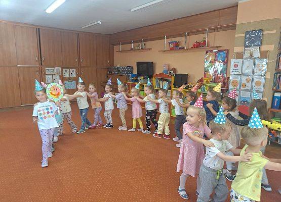 DZIEŃ KROPKI W PRZEDSZKOLU grafika