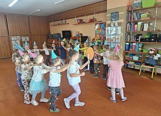 DZIEŃ KROPKI W PRZEDSZKOLU grafika