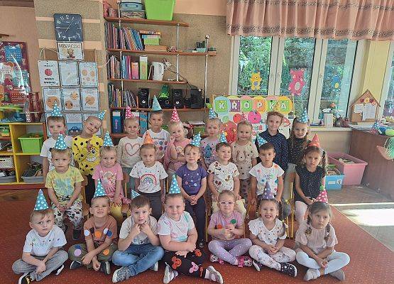 DZIEŃ KROPKI W PRZEDSZKOLU grafika