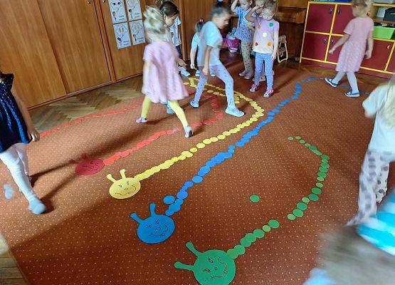 DZIEŃ KROPKI W PRZEDSZKOLU grafika