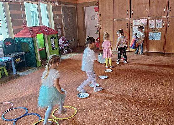 DZIEŃ KROPKI W PRZEDSZKOLU grafika