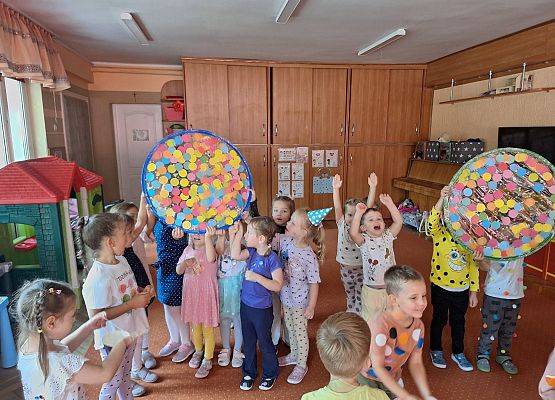 DZIEŃ KROPKI W PRZEDSZKOLU grafika