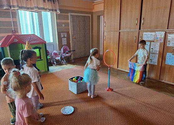 DZIEŃ KROPKI W PRZEDSZKOLU grafika