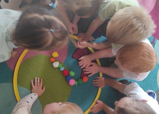 DZIEŃ KROPKI W PRZEDSZKOLU grafika