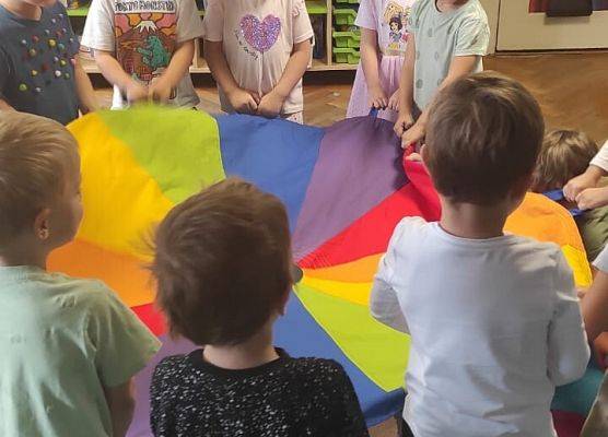 DZIEŃ KROPKI W PRZEDSZKOLU grafika