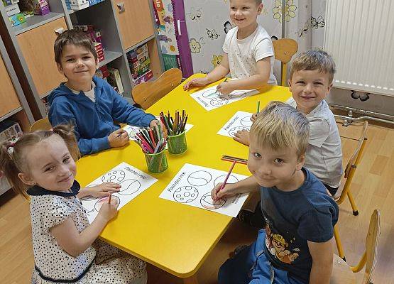 DZIEŃ KROPKI W PRZEDSZKOLU grafika