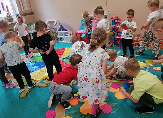 DZIEŃ KROPKI W PRZEDSZKOLU grafika