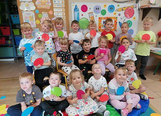 DZIEŃ KROPKI W PRZEDSZKOLU grafika