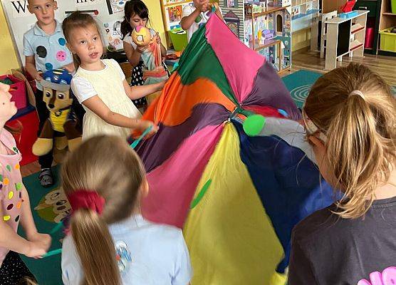 DZIEŃ KROPKI W PRZEDSZKOLU grafika