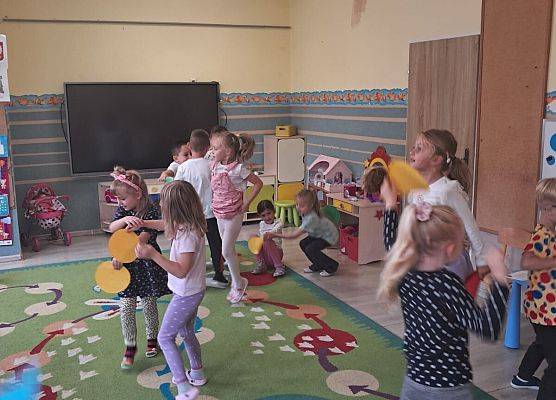 DZIEŃ KROPKI W PRZEDSZKOLU grafika