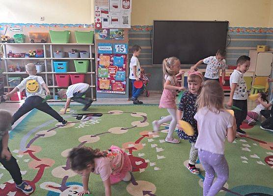 DZIEŃ KROPKI W PRZEDSZKOLU grafika