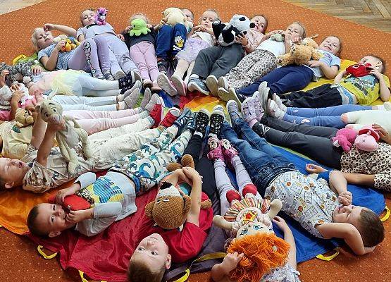 DZIEŃ  PRZEDSZKOLAKA  PEŁEN  ZABAW grafika