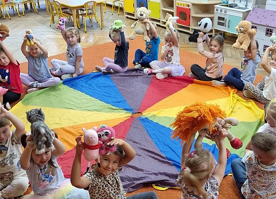 DZIEŃ  PRZEDSZKOLAKA  PEŁEN  ZABAW grafika