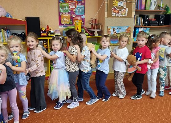 DZIEŃ  PRZEDSZKOLAKA  PEŁEN  ZABAW grafika