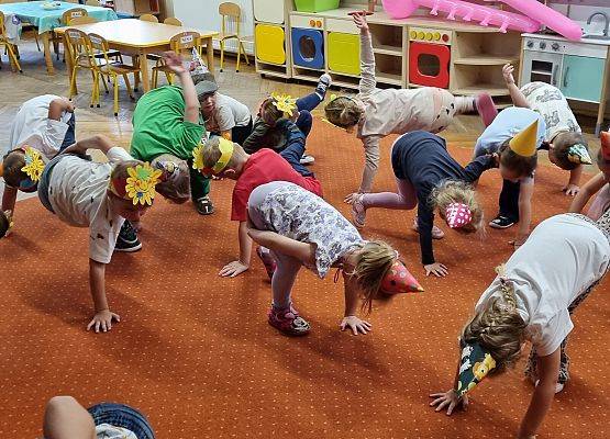 DZIEŃ  PRZEDSZKOLAKA  PEŁEN  ZABAW grafika