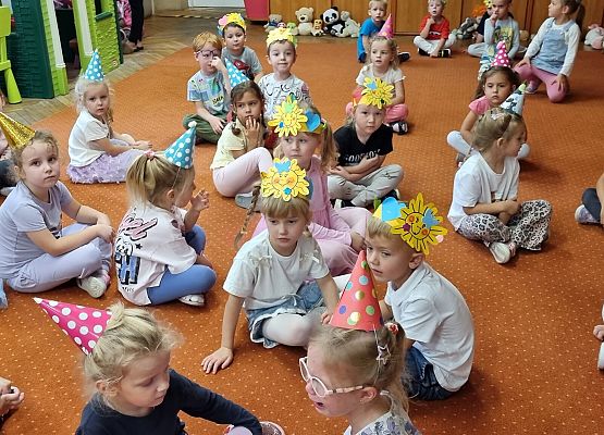 DZIEŃ  PRZEDSZKOLAKA  PEŁEN  ZABAW grafika