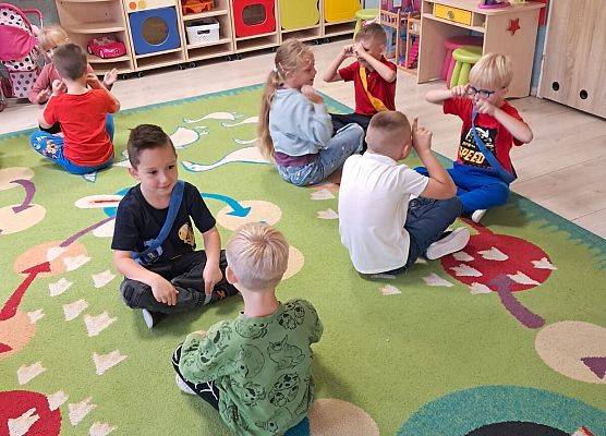 DZIEŃ  PRZEDSZKOLAKA  PEŁEN  ZABAW grafika