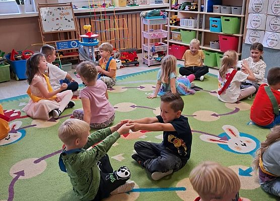 DZIEŃ  PRZEDSZKOLAKA  PEŁEN  ZABAW grafika