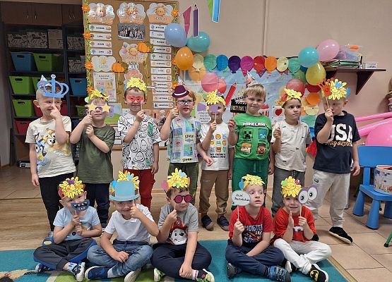 DZIEŃ  PRZEDSZKOLAKA  PEŁEN  ZABAW grafika