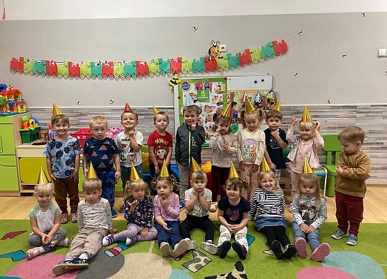 DZIEŃ  PRZEDSZKOLAKA  PEŁEN  ZABAW grafika