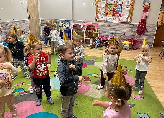 DZIEŃ  PRZEDSZKOLAKA  PEŁEN  ZABAW grafika