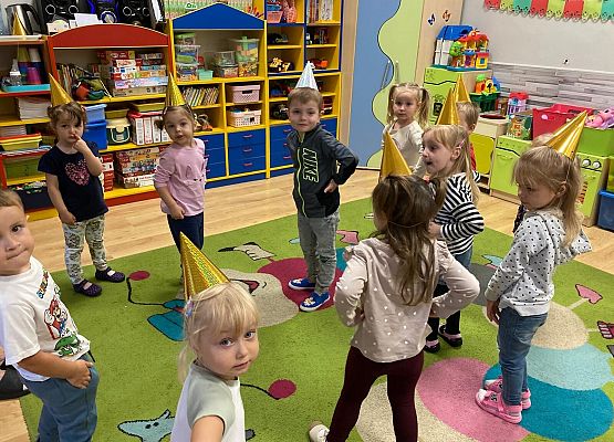 DZIEŃ  PRZEDSZKOLAKA  PEŁEN  ZABAW grafika