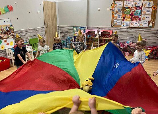 DZIEŃ  PRZEDSZKOLAKA  PEŁEN  ZABAW grafika