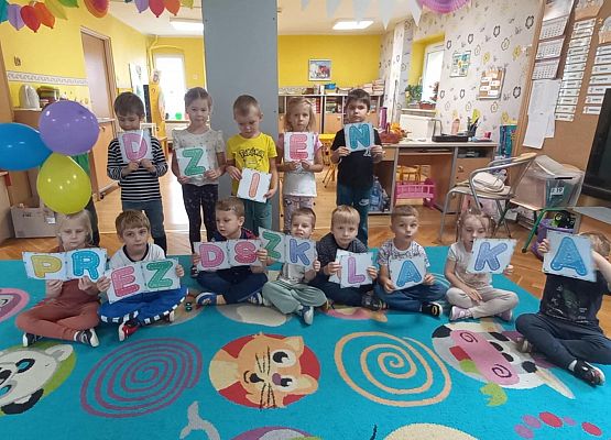 DZIEŃ  PRZEDSZKOLAKA  PEŁEN  ZABAW grafika