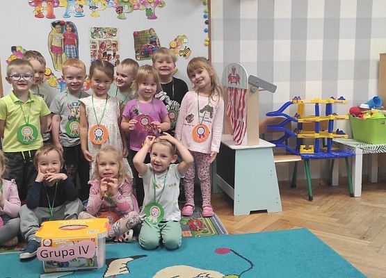 DZIEŃ  PRZEDSZKOLAKA  PEŁEN  ZABAW grafika