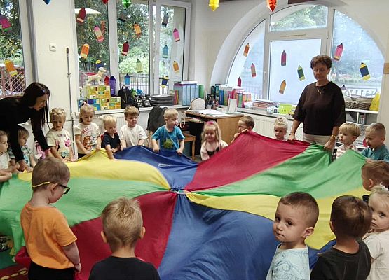 DZIEŃ  PRZEDSZKOLAKA  PEŁEN  ZABAW grafika