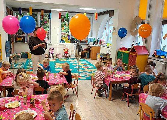 DZIEŃ  PRZEDSZKOLAKA  PEŁEN  ZABAW grafika