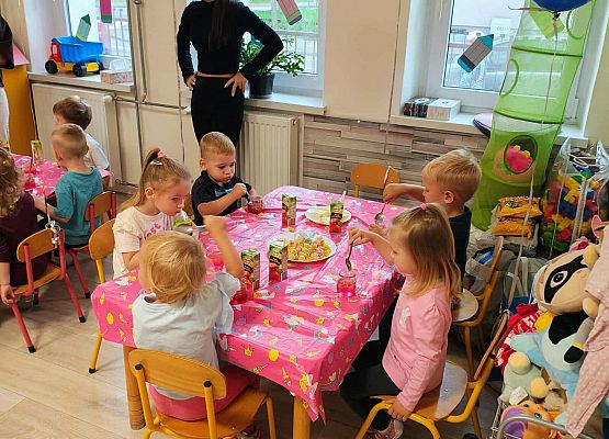 DZIEŃ  PRZEDSZKOLAKA  PEŁEN  ZABAW grafika