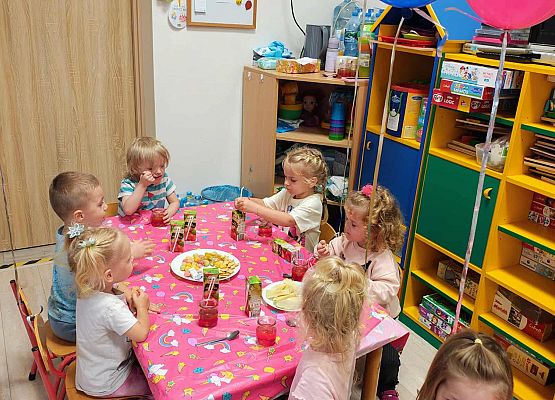 DZIEŃ  PRZEDSZKOLAKA  PEŁEN  ZABAW grafika