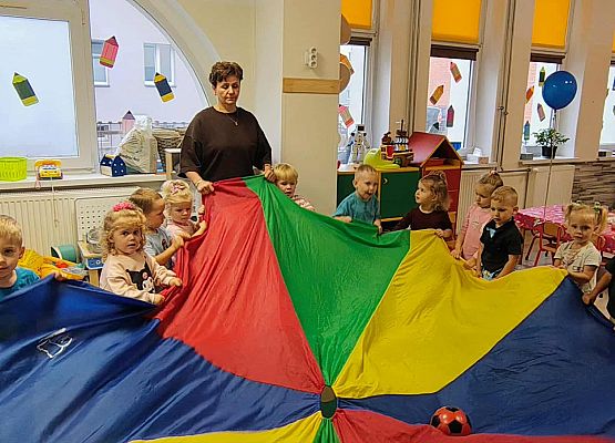 DZIEŃ  PRZEDSZKOLAKA  PEŁEN  ZABAW grafika