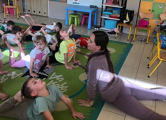 ZAJĘCIA GIMNASTYCZNE Z TRENERKĄ W GRUPIE MOTYLKI grafika